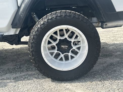 Used 2020 Jeep Gladiator Sport w/ Quick Order Package 24S image 20