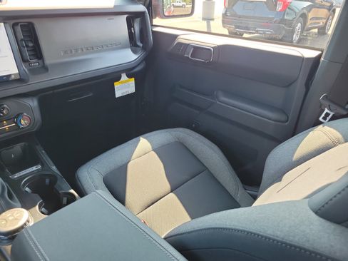 New 2025 Ford Bronco 4-Door image 14