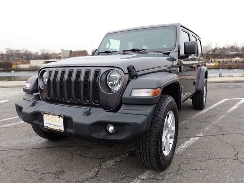 Used 2019 Jeep Wrangler Unlimited Sport S image 3