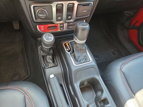 Used 2024 Jeep Wrangler Rubicon AWD/4WD image 22