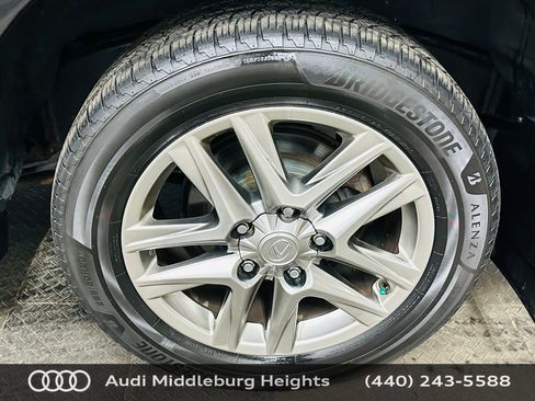 Used 2013 Lexus LX 570 4WD w/ Luxury Pkg w/Pre-crash image 32