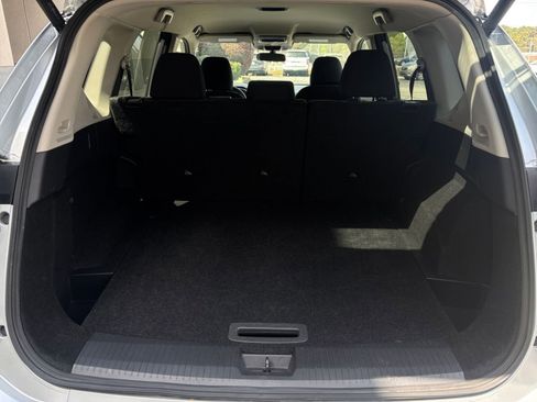 Used 2025 Nissan Rogue SV image 36
