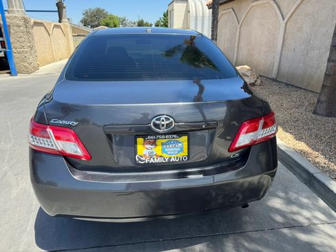 Used 2010 Toyota Camry LE FWD image 8