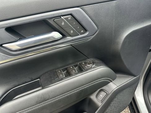 Used 2026 GMC Terrain Denali w/ LPO, Black Badging Package image 17