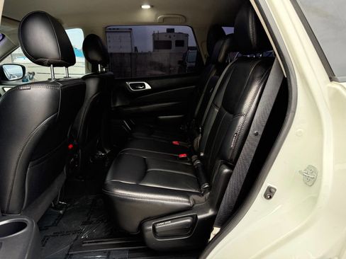 Used 2019 Nissan Pathfinder SL image 17