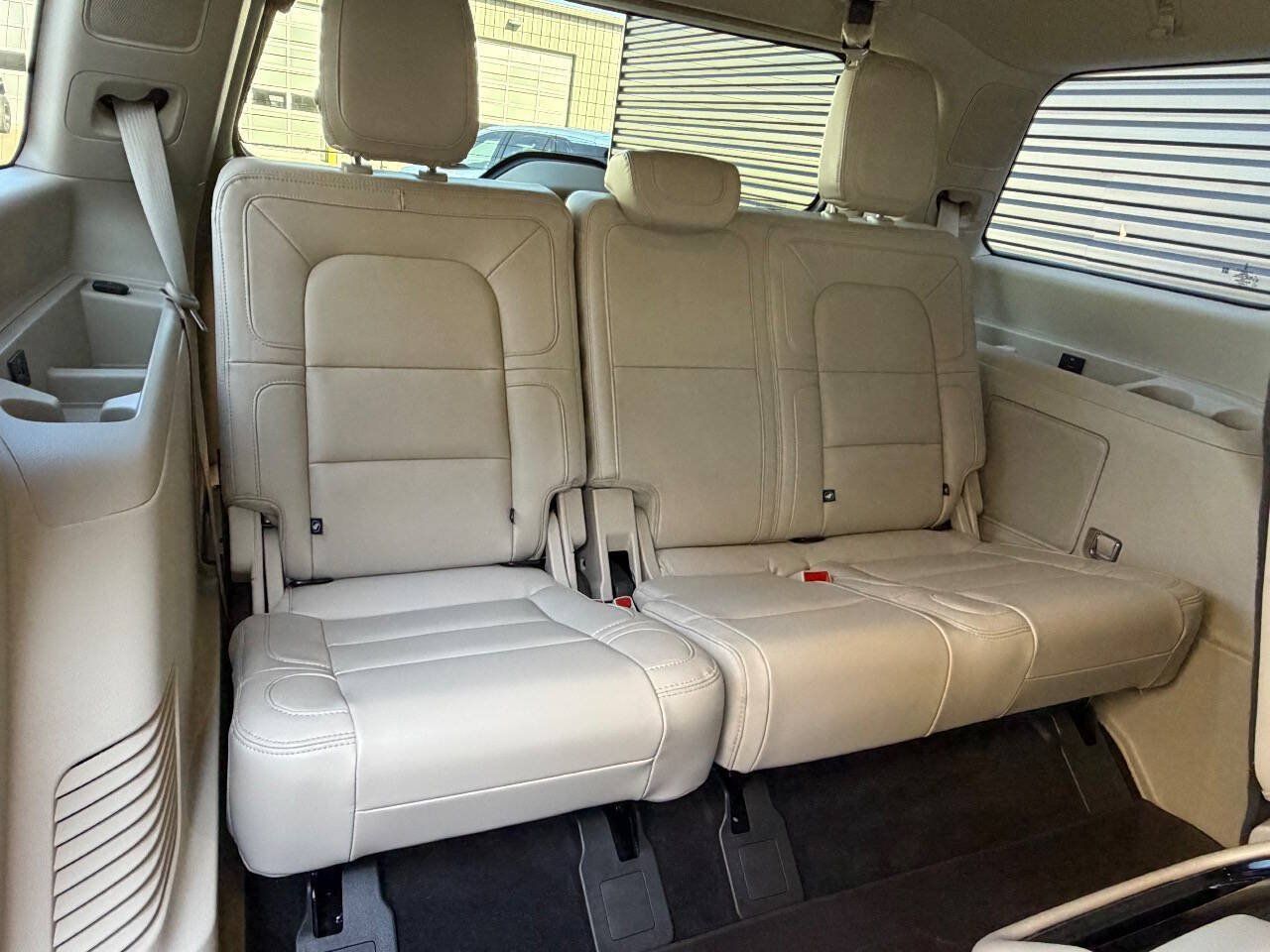 Used 2021 Lincoln Navigator Reserve w/ Luxury Package AWD/4WD image 22