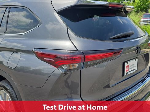 Certified 2024 Toyota Highlander Limited AWD/4WD image 40