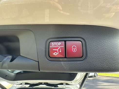 Used 2025 Mercedes-Benz GLA 250 4MATIC image 11