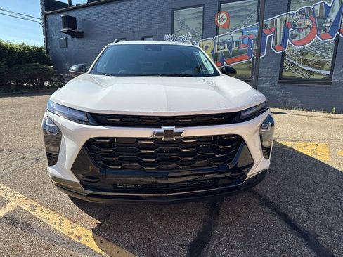 New 2026 Chevrolet Trax ACTIV w/ Sunroof Package FWD image 2