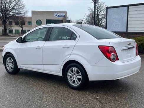 Used 2016 Chevrolet Sonic LT image 3