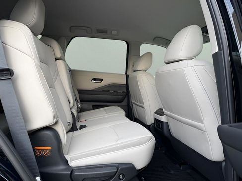 New 2026 Nissan Pathfinder SL AWD/4WD image 11