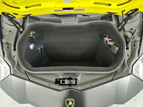 Used 2018 Lamborghini Aventador S image 28