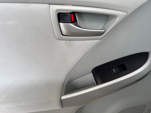 Used 2013 Toyota Prius Three image 6