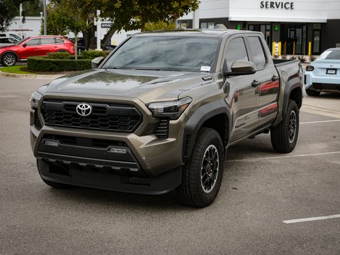Used 2024 Toyota Tacoma TRD Off-Road image 5
