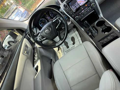 Used 2016 Toyota Camry XLE w/ Moonroof Package FWD image 11