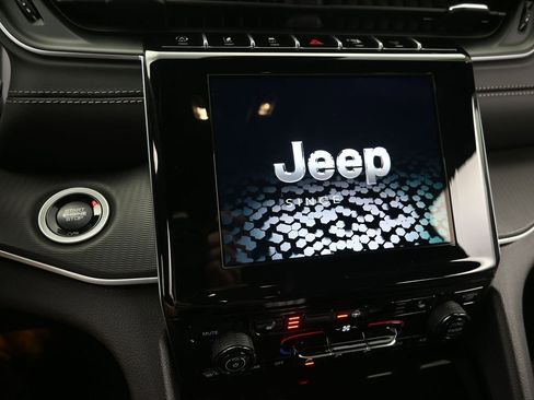 New 2025 Jeep Grand Cherokee Altitude image 34