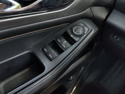 Used 2018 Chevrolet Traverse LT FWD image 27