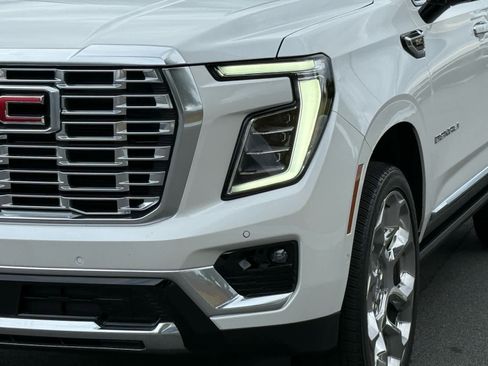 Used 2025 GMC Yukon Denali w/ Denali Reserve Package AWD/4WD image 10