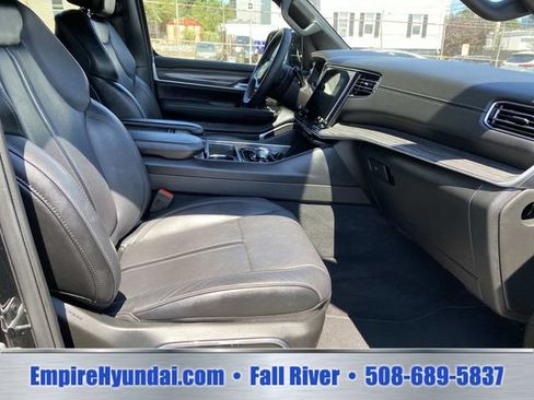 Used 2024 Jeep Wagoneer L Series II w/ Flexible Seating Group AWD/4WD image 21