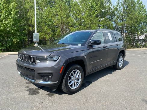 Used 2024 Jeep Grand Cherokee L Laredo RWD image 9