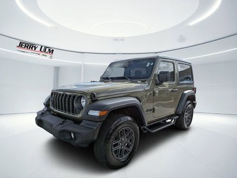 Used 2025 Jeep Wrangler Sport AWD/4WD image 7