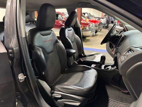 Used 2019 Jeep Compass Trailhawk image 24
