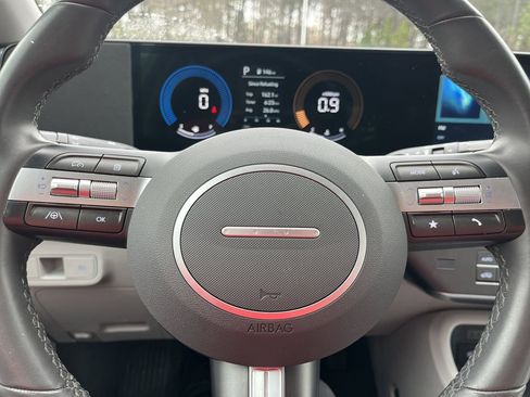 Used 2025 Hyundai Kona SEL image 11