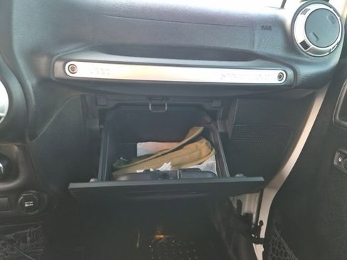 Used 2016 Jeep Wrangler Sahara w/ Connectivity Group image 36