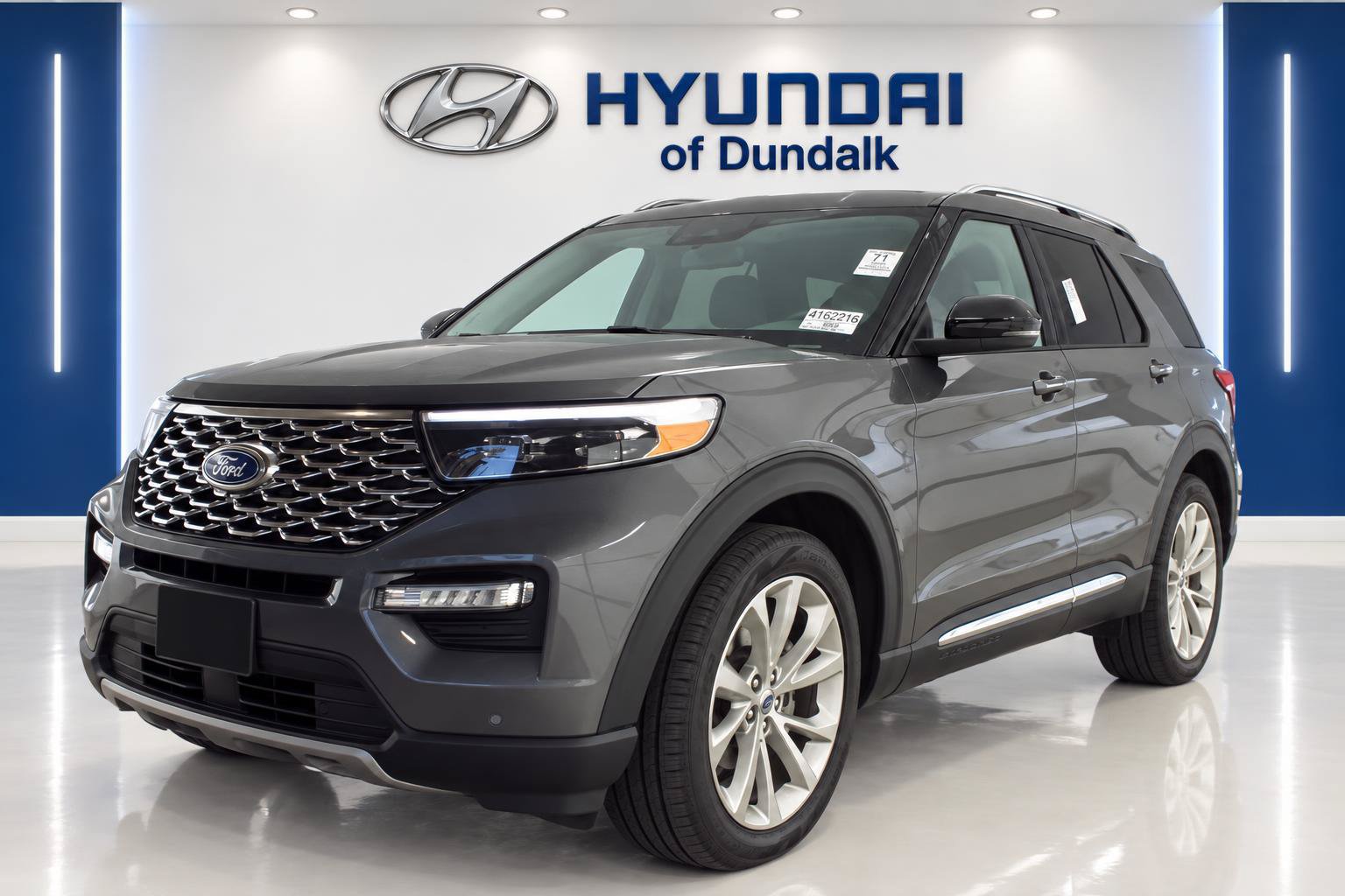 Used 2024 Ford Explorer Platinum w/ Technology Package AWD/4WD image 1