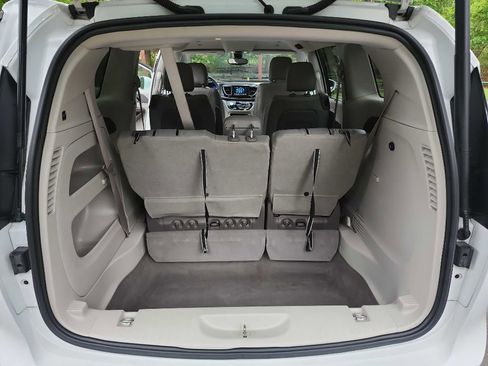 Used 2019 Chrysler Pacifica Touring Plus w/ Tire & Wheel Group image 28