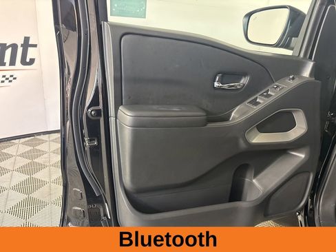 Used 2025 Nissan Frontier SV image 9