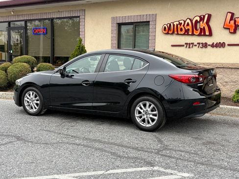 Used 2016 MAZDA MAZDA3 i Touring w/ Popular Equipment Package FWD image 4