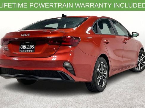 Used 2023 Kia Forte LXS image 2