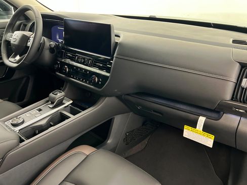 New 2026 Nissan Pathfinder Platinum AWD/4WD image 25