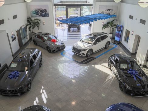 Certified 2025 Mercedes-Benz GLA 250 4MATIC image 33