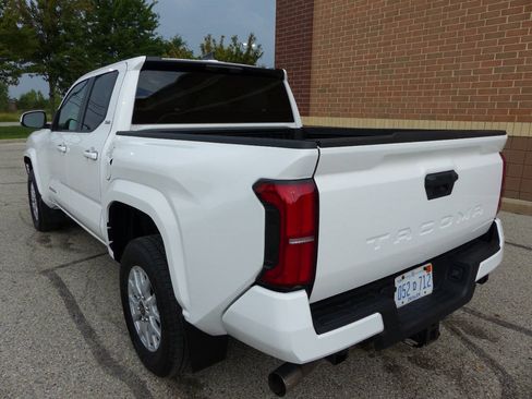 Used 2025 Toyota Tacoma SR5 AWD/4WD image 7
