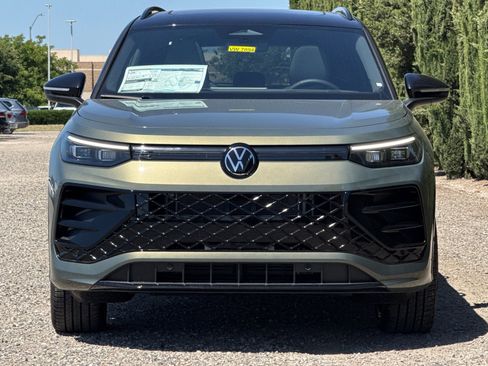 New 2026 Volkswagen Tiguan SE R-Line AWD/4WD image 9