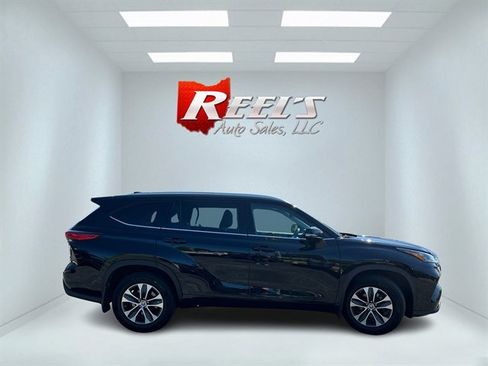 Used 2020 Toyota Highlander XLE AWD/4WD image 6