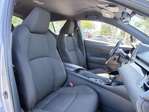 Used 2018 Toyota C-HR XLE FWD image 24
