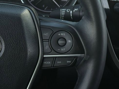 Used 2018 Toyota Camry XLE image 22