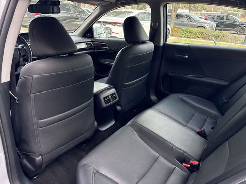 Used 2017 Honda Accord Touring image 11