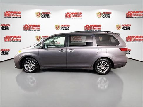 Certified 2019 Toyota Sienna XLE w/ Carpet Mat Package FWD image 14