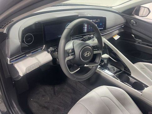 New 2025 Hyundai Elantra Limited image 9