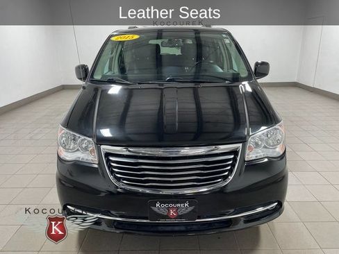 Used 2015 Chrysler Town & Country Touring FWD image 2