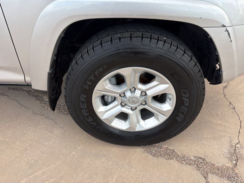 Used 2015 Toyota 4Runner image 12