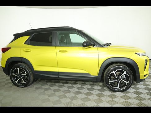 Used 2023 Chevrolet TrailBlazer RS w/ Sun and Liftgate Package image 2