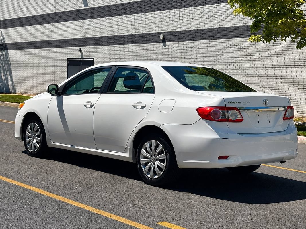 Used 2012 Toyota Corolla LE FWD image 3