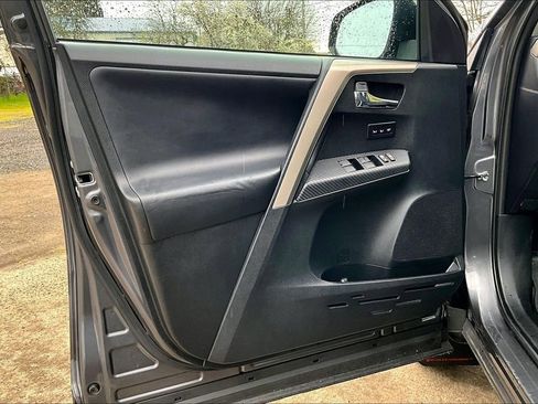 Used 2015 Toyota RAV4 Limited w/ Technology Package image 22