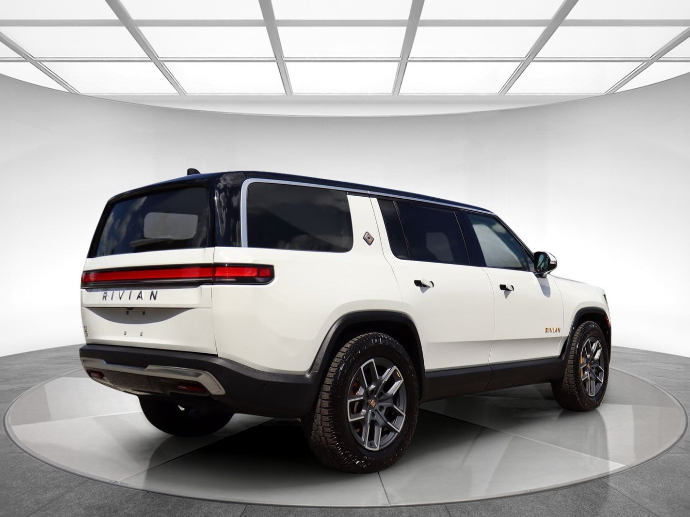 Used 2024 Rivian R1S Adventure Quad AWD/4WD image 6