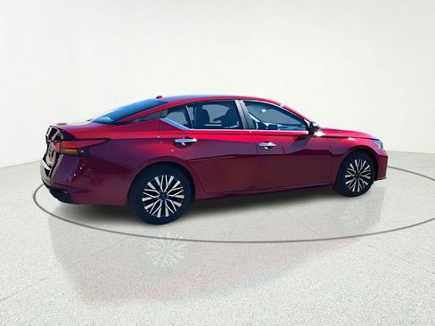 Used 2025 Nissan Altima 2.5 SV FWD image 8